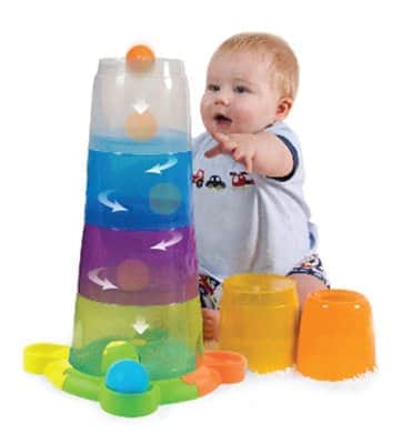 מגדל כוסות עם מסלול כדורים