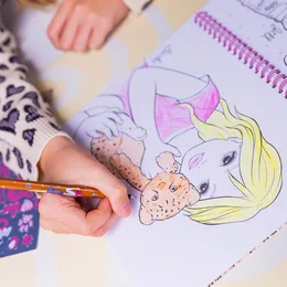 חוברת צביעה LEOHEART - טופ מודל TOP MODEL