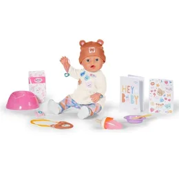 בובת תינוקת בייבי בורן 43 ס"מ - אמה עם כובע דובון